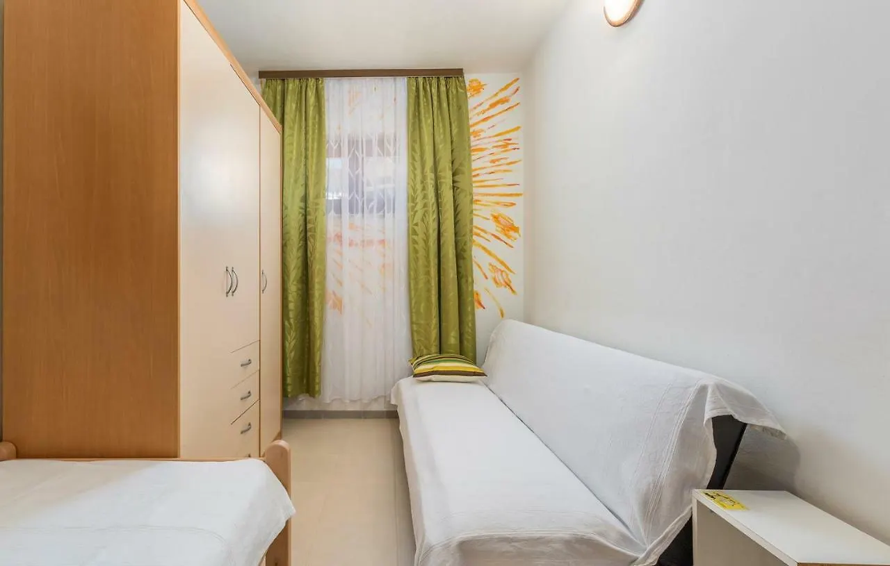 Apartments Dolib 波雷奇 招待所